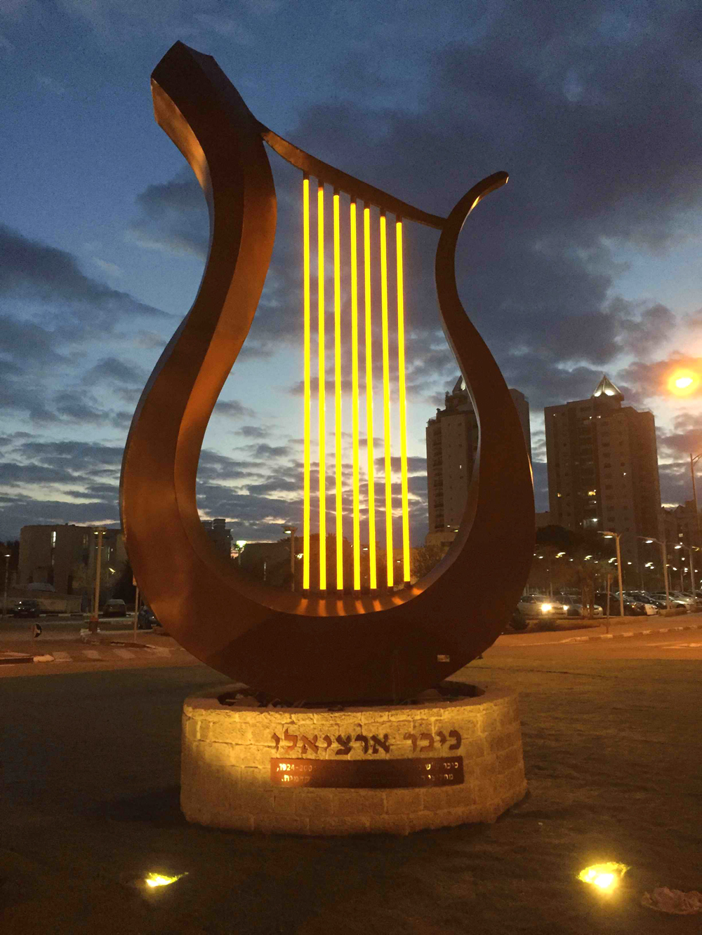 The statue of the harp is placed in the Mishkan for performing arts in Beer Sheva
