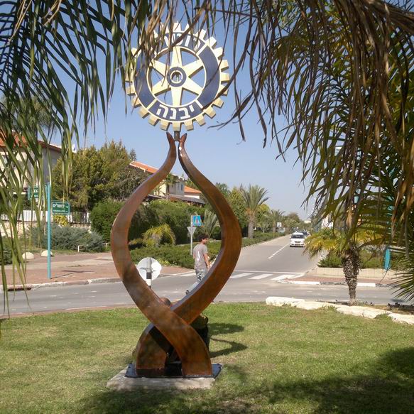 Rotary Square statue in Yavne