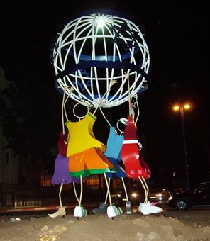 פסל ילדים בכיכר בשדרות