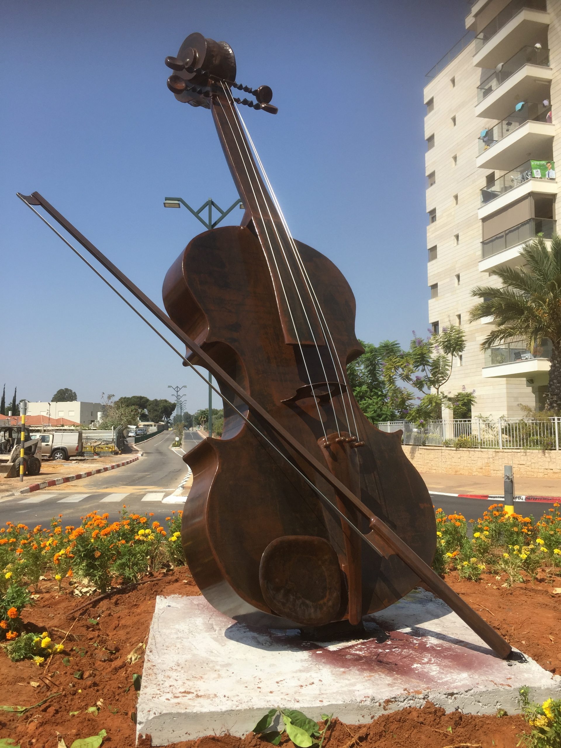 פסל כינור – באר יעקב